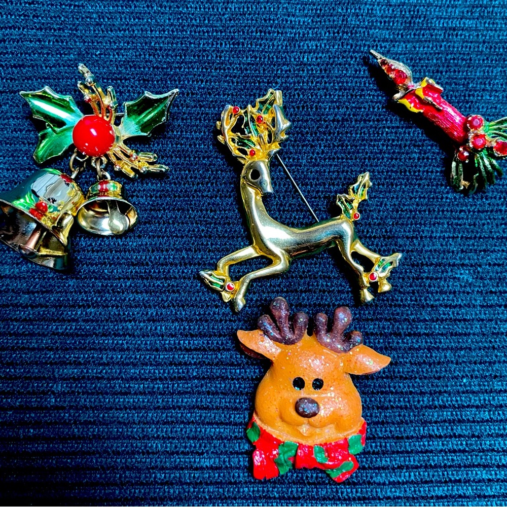 Set of Fun Christmas Brooch’s with bells that really jingle.